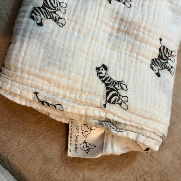 Aden + Anais, Cloud Island & 123 Swaddle Muslin Baby Blanket Set of 3 - Picture 2 of 5